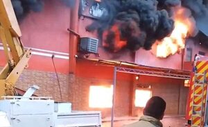 Voraz incendio destruye “Autoservice Santa María” – Diario TNPRESS