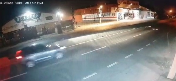 Diario HOY | Transeúnte que cruzó en lugar prohibido fue atropellado dos veces
