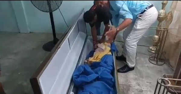 Ecuador: una anciana despertó dentro de un ataúd durante su propio velatorio