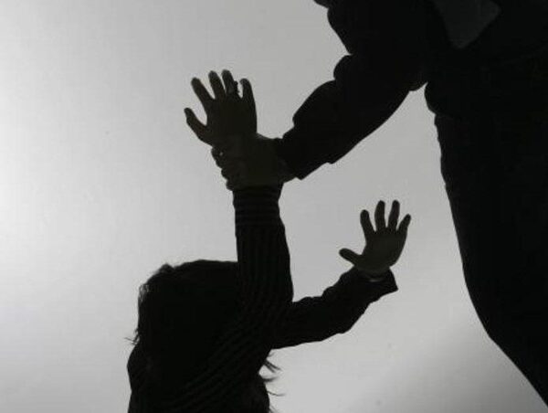 Psicólogo: "la crianza amorosa y firme nada tiene que ver con la violencia" · Radio Monumental 1080 AM