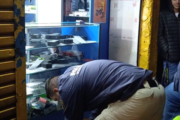 Violento asalto a Miranda Cell en el Mercado de Abasto de CDE