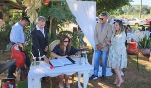 Cumpleaños terminó en boda: en festejo le pidió casamiento y ahí ambos dieron el sí - Noticiero Paraguay
