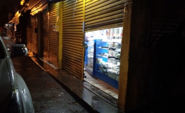 Hieren a guardia anciano y roban celulares, en el Mercado de CDE