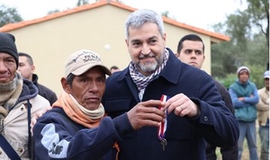 Abdo entregó 240 viviendas a familias indígenas de Mariscal Estigarribia