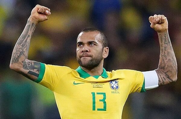 La Audiencia de Barcelona mantiene a Dani Alves en prisión por riesgo de fuga - Fútbol Internacional - ABC Color