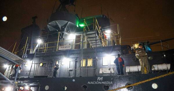 La Nación / El Cañonero Paraguay arribó a Puerto Rosario, tras 55 años
