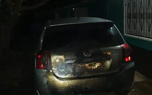 Diario HOY | Hombre quema el vehículo de su vecino por celos, denuncian