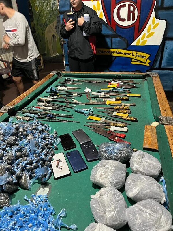 Requisa sorpresa en Tacumbú: incautan armas blancas, drogas y celulares en tres pabellones del penal - Nacionales - ABC Color