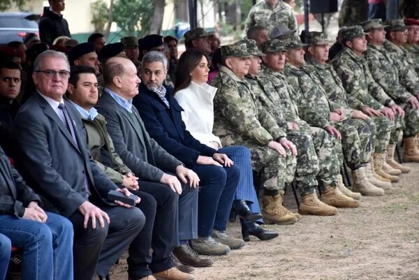 Abdo y Emiliano Rolón, juntos en el acto por la Paz del Chaco en Mcal. Estigarribia - Política - ABC Color
