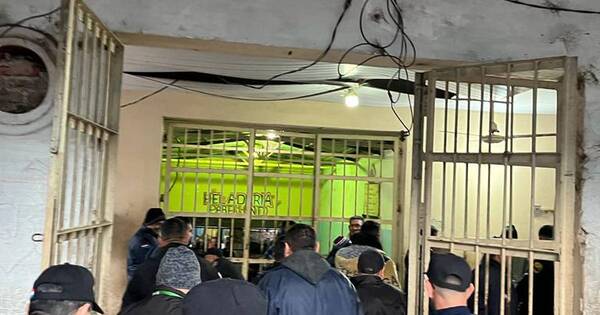 La Nación / Requisan armas blancas, celulares y drogas en penal de Tacumbú