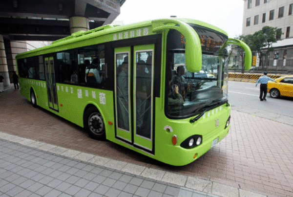 Diario HOY | Ayuda taiwanesa: ensamblaje de buses eléctricos en Paraguay, negocio de US$ 2.000 millones