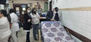 Compatriota que vive en EE.UU. donó camas de terapia a Hospital de Calle'i