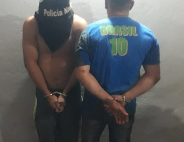 Detienen a hermanos que agredieron a su madre