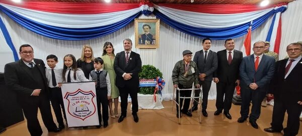 Homenajean al único héroe del Chaco viviente de Coronel Oviedo - Nacionales - ABC Color