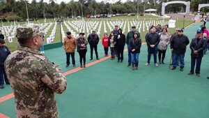 Realizan relato histórico guiado de la Guerra del Chaco en el memorial Defensores del Chaco - Nacionales - ABC Color