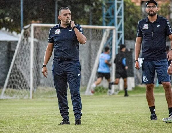 “Nos faltan jugadores de jerarquía, indicó Carlos Recalde, técnico de Resistencia - Fútbol - ABC Color