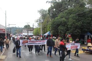 Ñemby: Autoconvocados exigen intervención de la Municipalidad y renuncia del intendente colorado - Nacionales - ABC Color