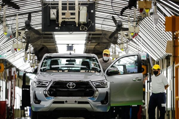 Toyota invertirá 50 millones de dólares en Argentina para vehículos utilitarios - MarketData