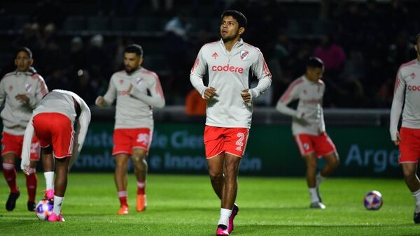 River Plate golea y se afianza en el liderato