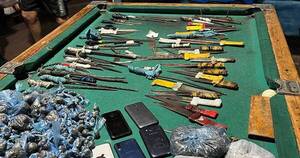 La Nación / Requisan armas blancas y drogas