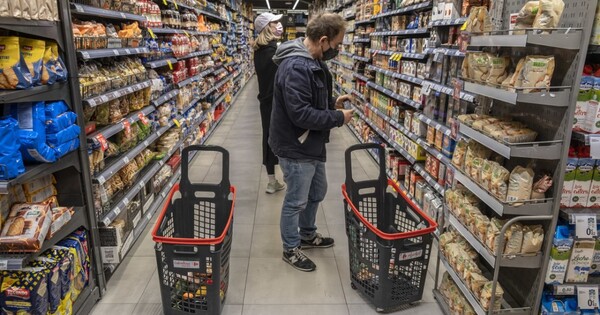 España no restablecerá el IVA en alimentos básicos hasta que bajen los precios