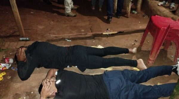 Tres aprehendidos por crimen de guardia en tienda de celulares - Oasis FM 94.3