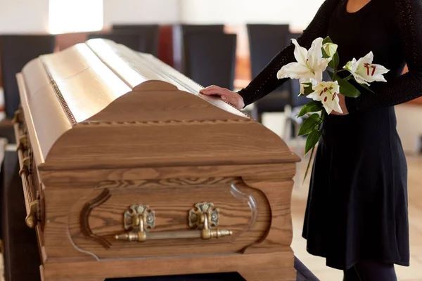 Una mujer de 76 años declarada muerta se despierta en medio de su velorio en Ecuador