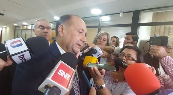 Salomón defiende presidencia del Senado para la bancada colorada independiente