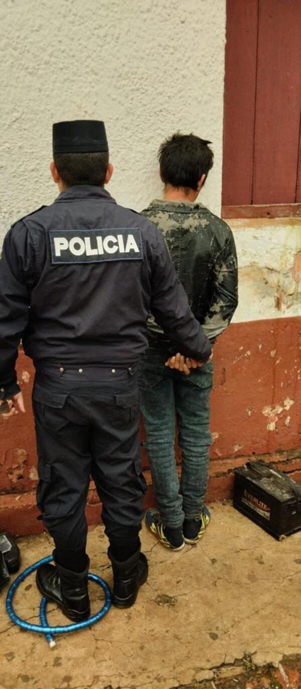 SORPRENDEN A UN HOMBRE HURTANDO UNA BATERÍA EN ENCARNACIÓN