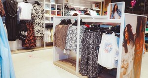 La marca de modas con presencia internacional “Arkitect” llegó a la cadena Superseis