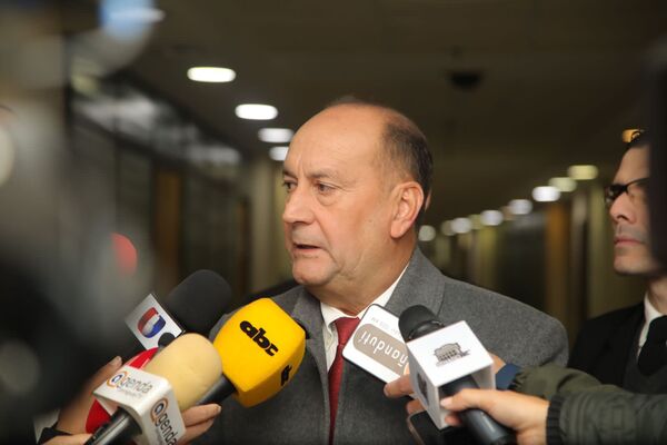 Salomón confirma que está dispuesto a ceder candidatura a la presidencia del Congreso | 1000 Noticias