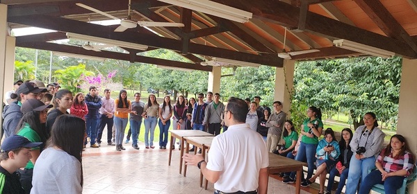 Universitarios realizaron trabajo de campo en el Refugio Faunístico Atinguy, de Yacyretá