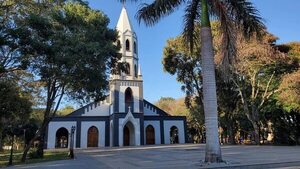 Tras el escándalo de las fotos “hot”, el cura Antonio Darío Duarte reemplaza a Oscar Hermosilla  - Nacionales - ABC Color