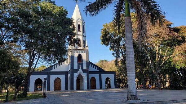 Tras el escándalo de las fotos “hot”, el cura Antonio Darío Duarte reemplaza a Oscar Hermosilla  - Nacionales - ABC Color