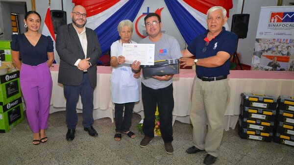Sinafocal entregó certificados y kits a más de 50 egresados en la capital - .::Agencia IP::.