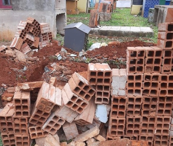 Diario HOY | Denuncian rapiña de materiales en el cementerio de Luque