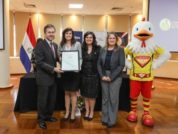 Pollos Pechugón se une a la familia de la Marca País