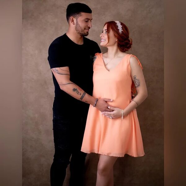 ¡El futbolista Juan Escobar y su esposa esperan una nena! - Gente - ABC Color