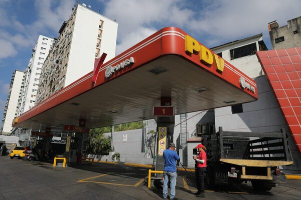 Pdvsa reporta normalidad en las gasolineras venezolanas pese a las filas para repostar - MarketData