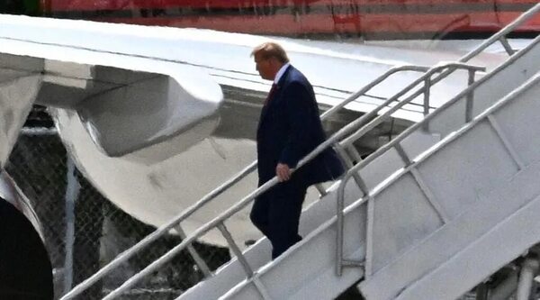 Trump, “técnicamente” detenido en el tribunal de Miami - Mundo - ABC Color
