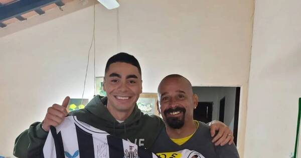 La Nación / El emotivo gesto que tuvo Miguel Almirón con su amigo de infancia