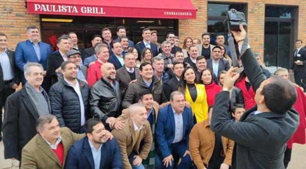 Almuerzo de confraternidad se realizó entre diputados electos de la ANR y Santiago Peña. – Prensa 5