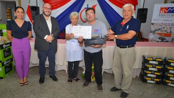 Sinafocal entregó certificados y kits a más de 50 egresados en la capital - El Independiente