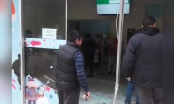 (VIDEO)Niño de 9 años quedó en vehículo en marcha y atropelló urgencias pediátricas en Caaguazú