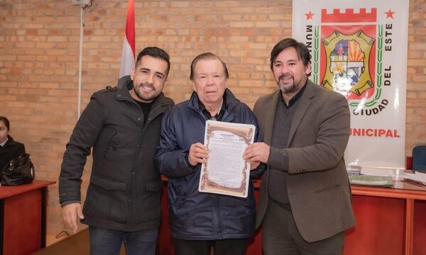 Otorgan reconocimiento al artista Manuel Ocampos del inolvidable «Dúo Ocampos Vera»