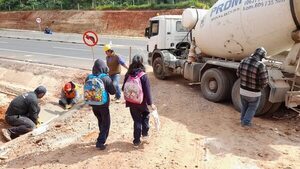 Pobladores de Caacupé aseguran que las obras de ampliación de la ruta PY02 representan un peligro - Nacionales - ABC Color