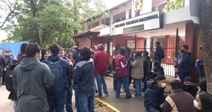 Diario HOY | Ministerio de Educación pide flexibilizar exigencia de uniformes ante llegada del frío
