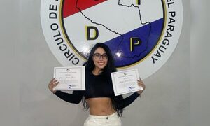 ¡Por tu cara!: Cuerona mostró su diploma y ya es cronista y comentarista deportiva