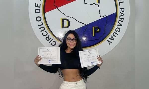 ¡Por tu cara!: Cuerona mostró su diploma y ya es cronista y comentarista deportiva