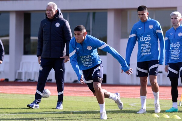 Juan Cáceres: “Decidí jugar por la Selección Paraguaya por mi familia” - Unicanal